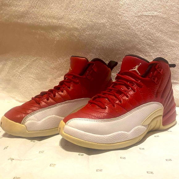 JORDAN 12s size 4Y - Picture 1 of 9
